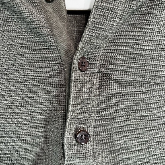 Banana Republic Core Temp Henley Olive Green Waffle Knit Long Sleeve Pullover - Picture 4 of 6